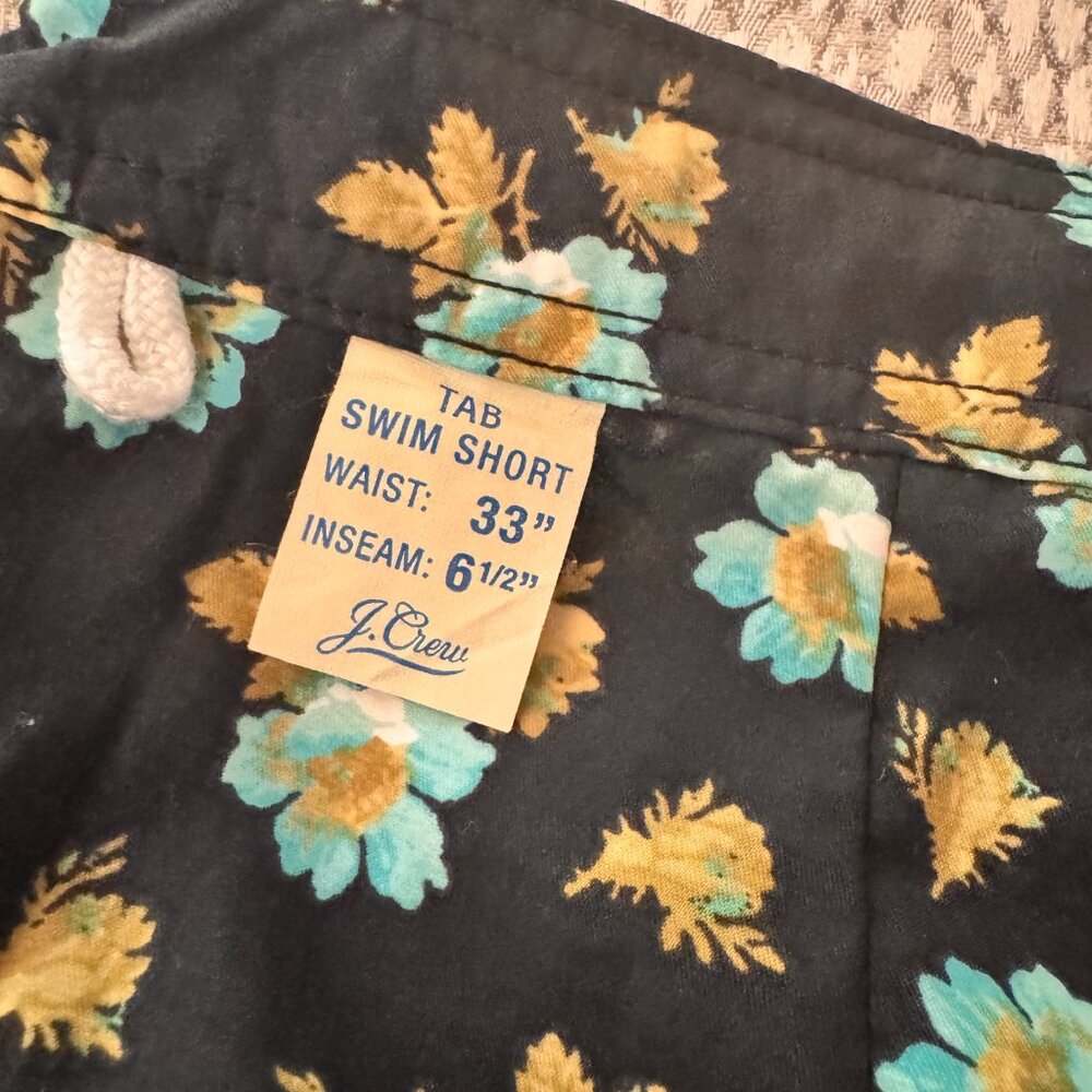 J.Crew 6.5" Tab Swim Short. Never Been Worn/ With Tags Size 33" Black Floral - Picture 6 of 7